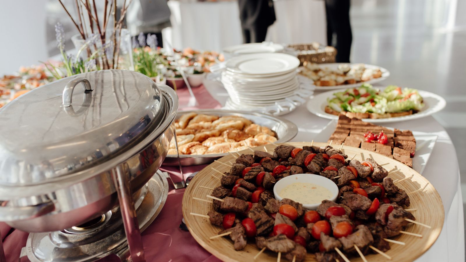 Buffet de casamento: quanto custa, como escolher e o que perguntar antes de fechar