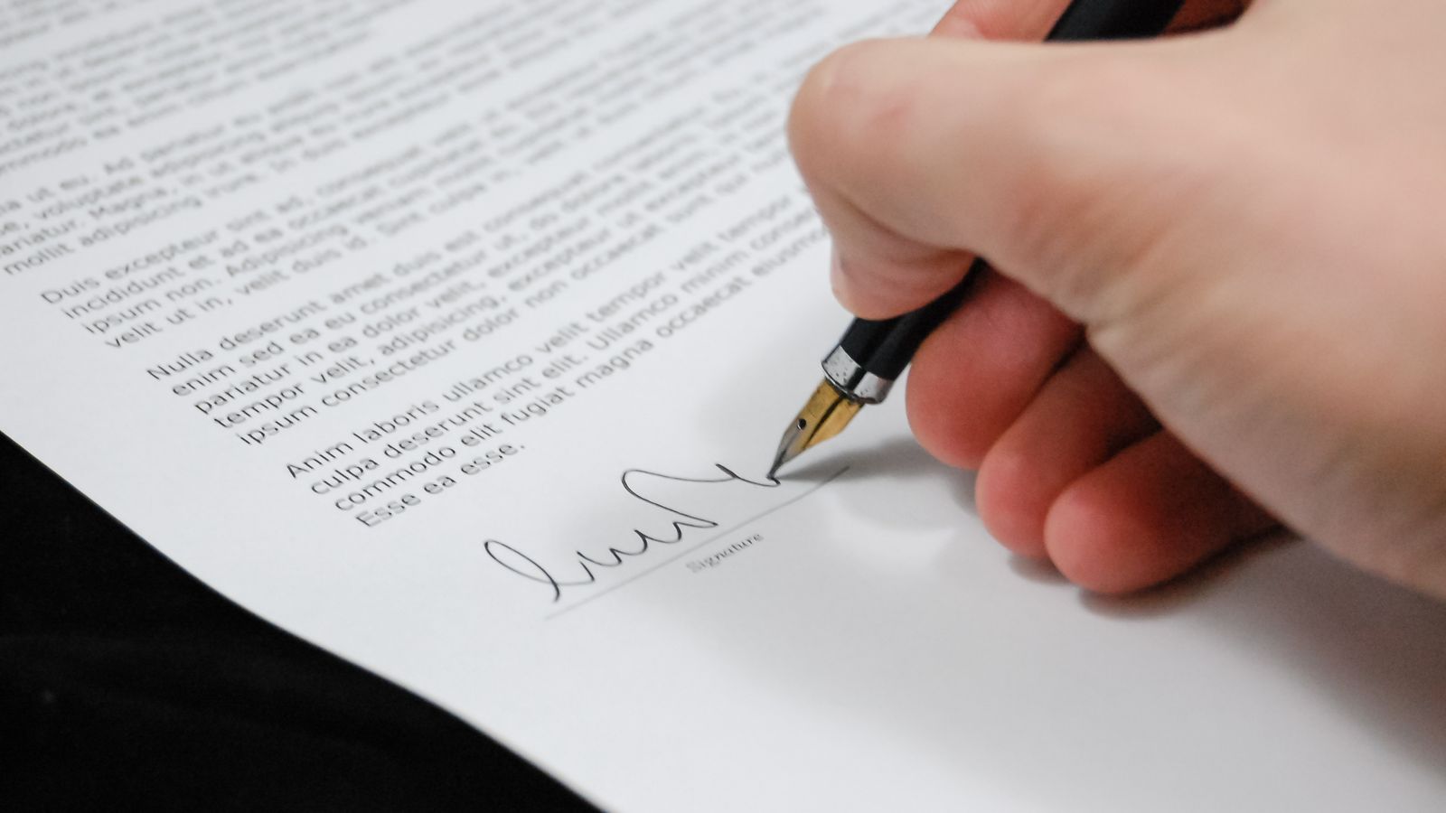 Mudar o nome após o casamento: como funciona e quais documentos atualizar